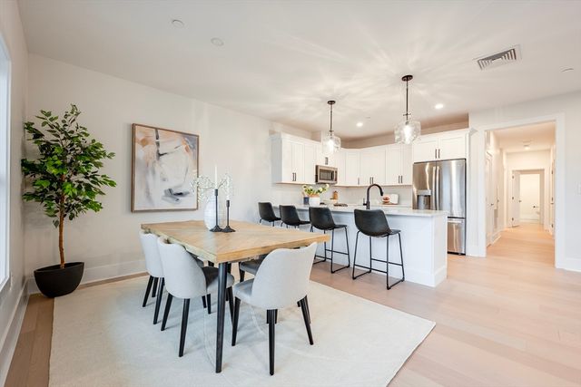 62 Foundry St 202, Wakefield, MA 01880