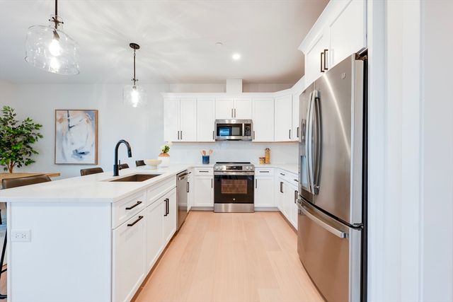 62 Foundry St 202, Wakefield, MA 01880