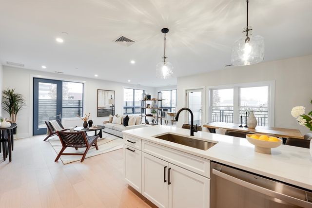 62 Foundry St 202, Wakefield, MA 01880