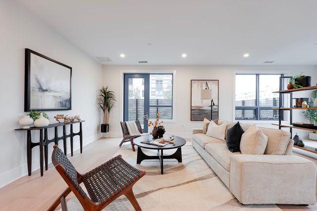 62 Foundry St 202, Wakefield, MA 01880