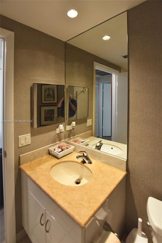 801 Brickell Key Blvd 1209, Miami, FL 33131