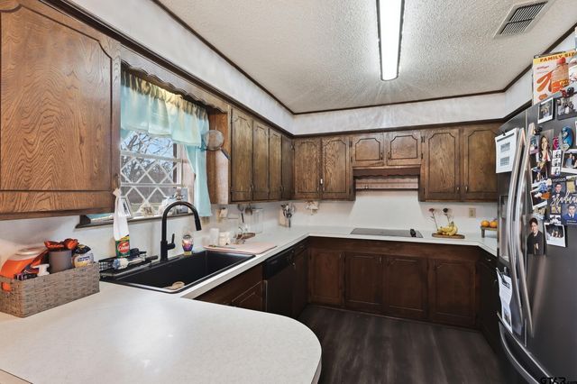 1045 County Road 3210, Mount Pleasant, TX 75455