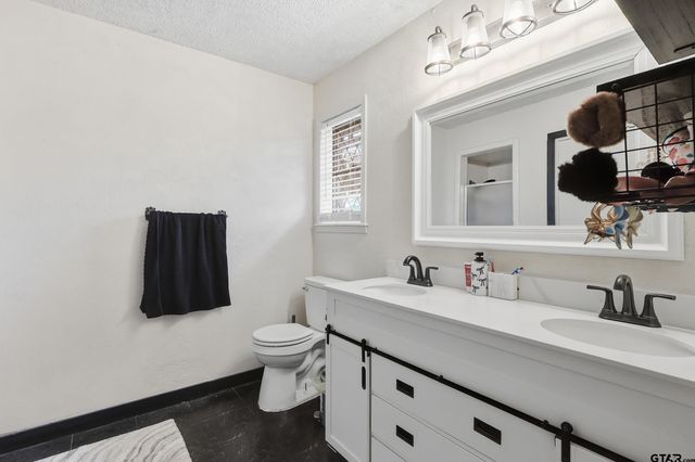 1045 County Road 3210, Mount Pleasant, TX 75455