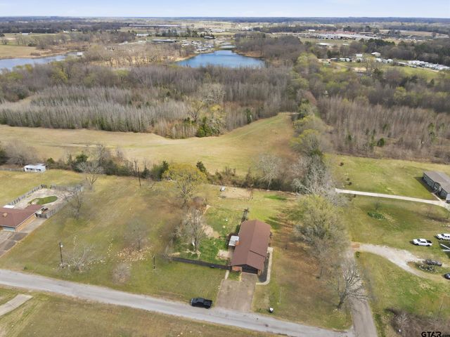 1045 County Road 3210, Mount Pleasant, TX 75455