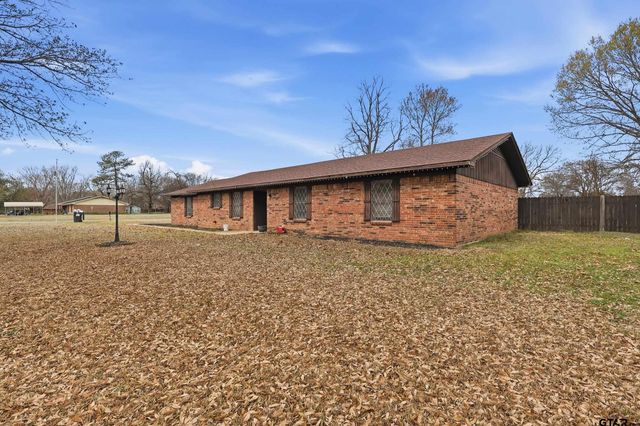 1045 County Road 3210, Mount Pleasant, TX 75455