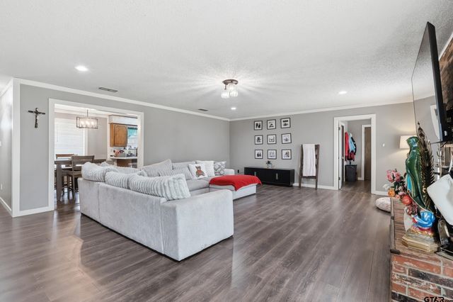 1045 County Road 3210, Mount Pleasant, TX 75455