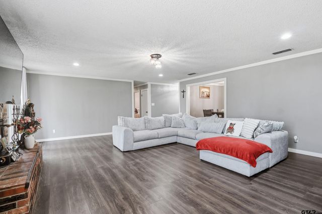 1045 County Road 3210, Mount Pleasant, TX 75455