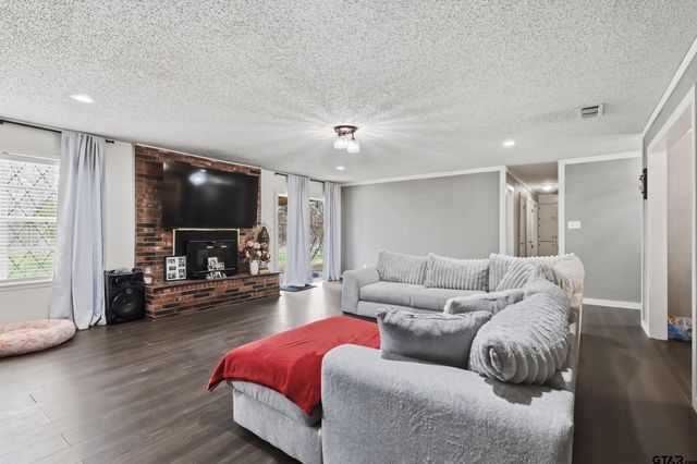 1045 County Road 3210, Mount Pleasant, TX 75455