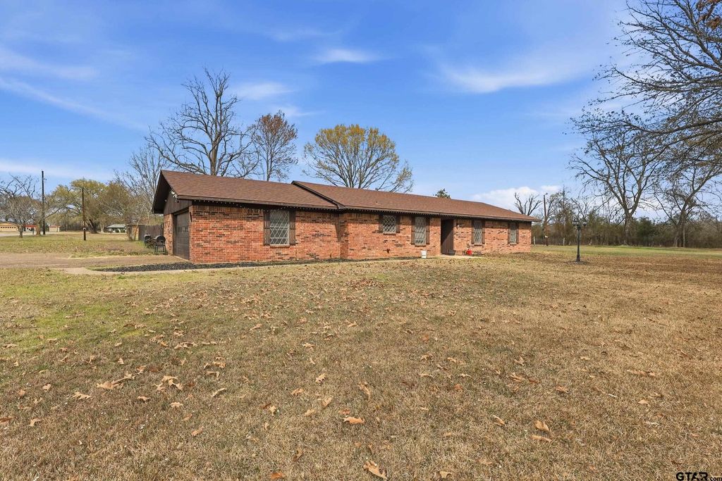 1045 County Road 3210, Mount Pleasant, TX 75455