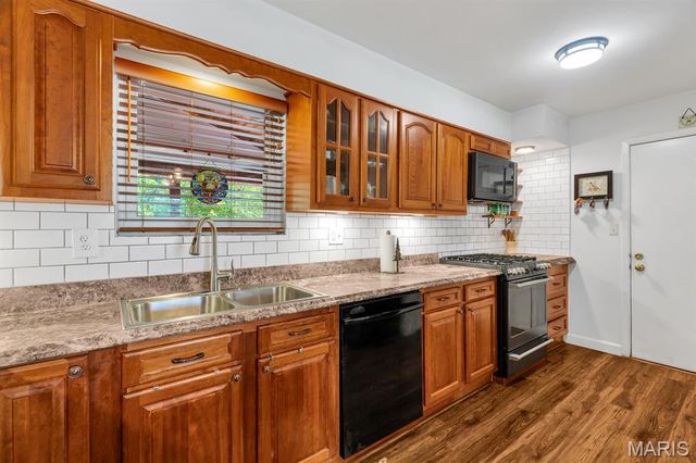 8 Oakwood Estate, Wright City, MO 63390