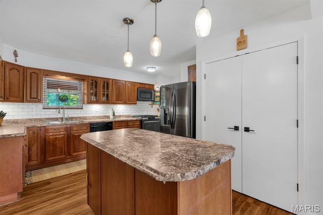 8 Oakwood Estate, Wright City, MO 63390
