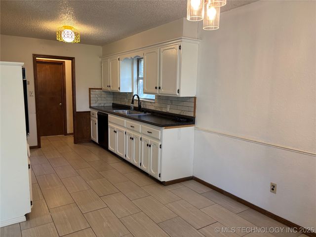 2106 Oakglen Drive, Ardmore, OK 73401