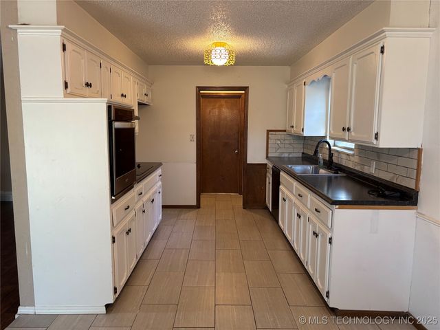 2106 Oakglen Drive, Ardmore, OK 73401