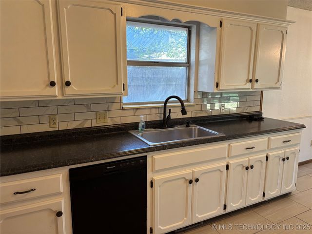 2106 Oakglen Drive, Ardmore, OK 73401