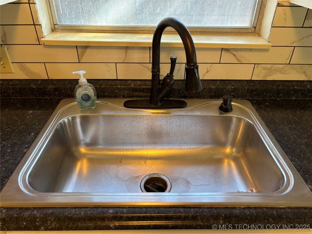 2106 Oakglen Drive, Ardmore, OK 73401