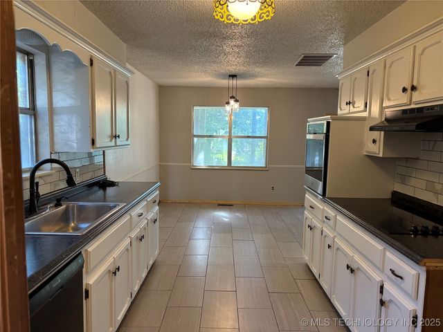 2106 Oakglen Drive, Ardmore, OK 73401