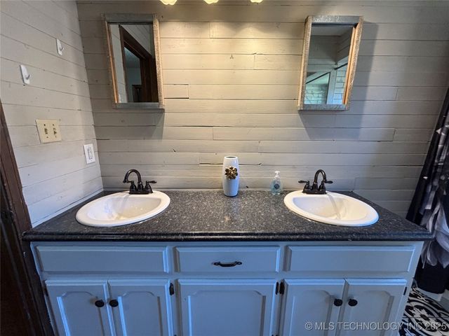 2106 Oakglen Drive, Ardmore, OK 73401