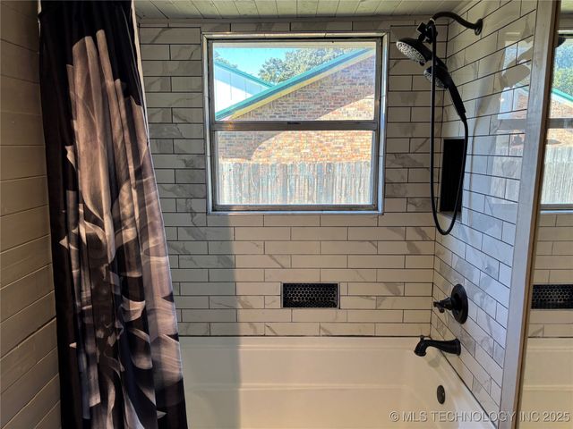 2106 Oakglen Drive, Ardmore, OK 73401