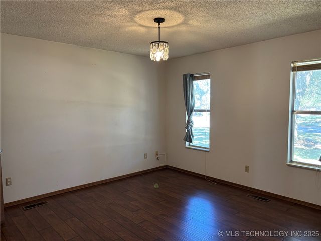 2106 Oakglen Drive, Ardmore, OK 73401