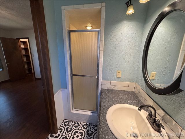 2106 Oakglen Drive, Ardmore, OK 73401