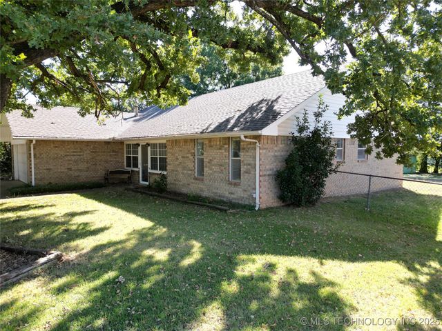 2106 Oakglen Drive, Ardmore, OK 73401
