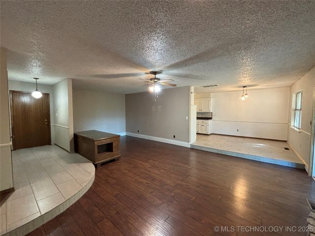 2106 Oakglen Drive, Ardmore, OK 73401