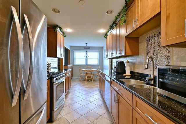 20W581 Glen Court, Lombard, IL 60148