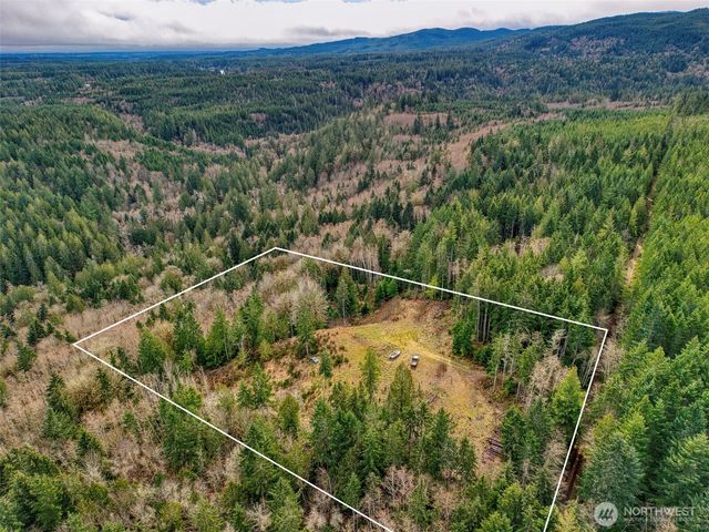 1 Larson Lane NW, Seabeck, WA 98380