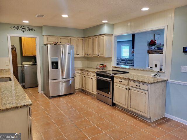 3904 34th Street SW, Lanett, AL 36863