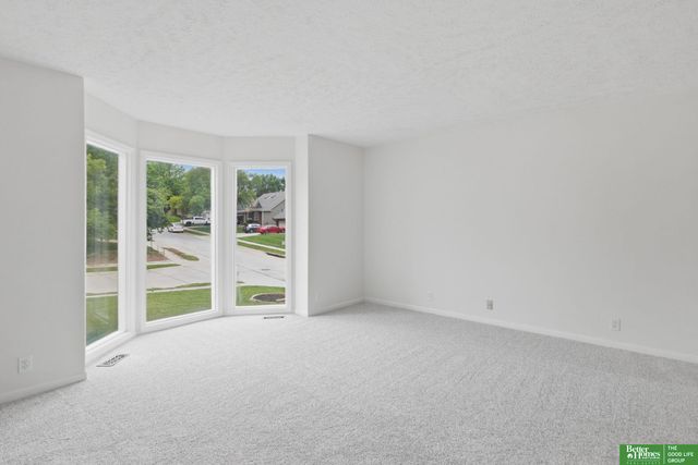 6420 S 106 Circle, Omaha, NE 68127