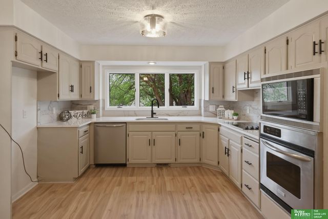 6420 S 106 Circle, Omaha, NE 68127