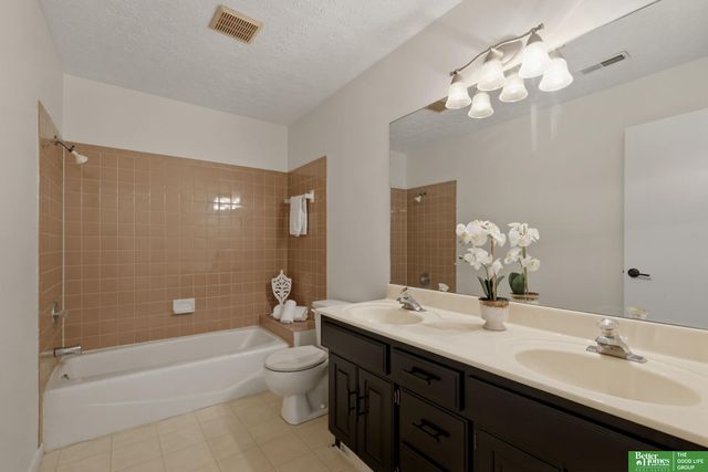6420 S 106 Circle, Omaha, NE 68127