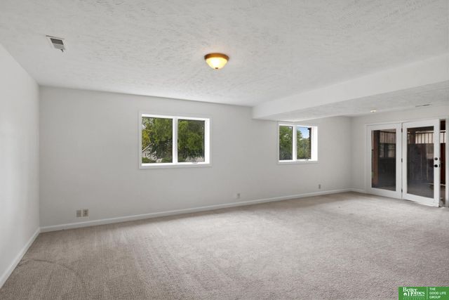 6420 S 106 Circle, Omaha, NE 68127