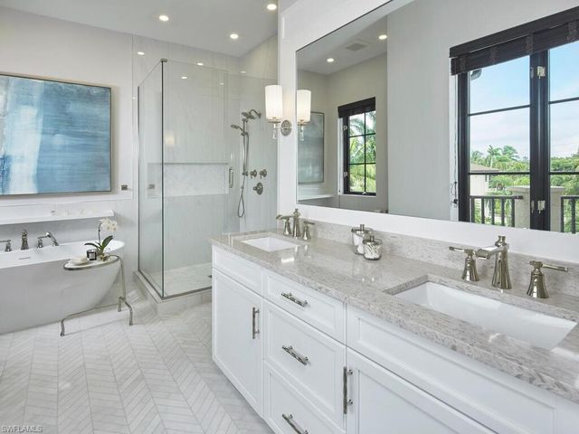 692 10th AVE S, Naples, FL 34102