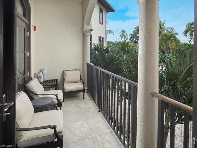 692 10th AVE S, Naples, FL 34102