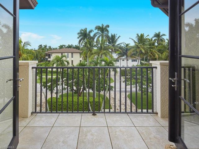 692 10th AVE S, Naples, FL 34102