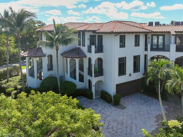 692 10th AVE S, Naples, FL 34102