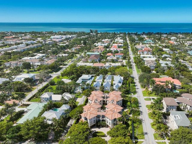 692 10th AVE S, Naples, FL 34102