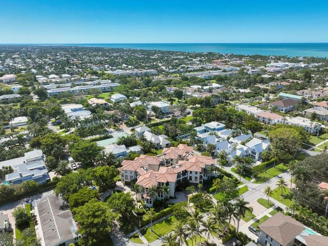692 10th AVE S, Naples, FL 34102