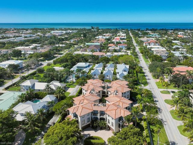 692 10th AVE S, Naples, FL 34102