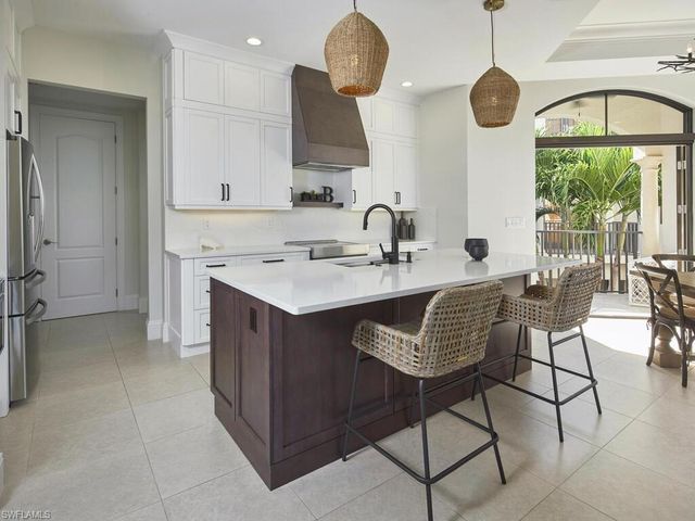 692 10th AVE S, Naples, FL 34102