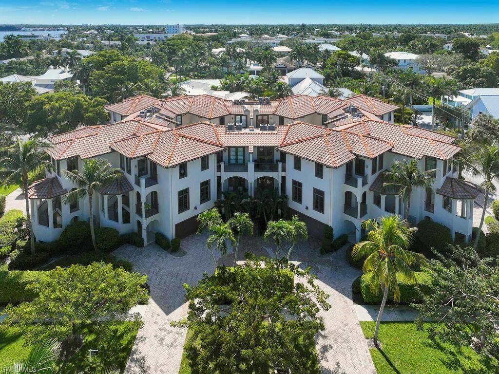 692 10th AVE S, Naples, FL 34102