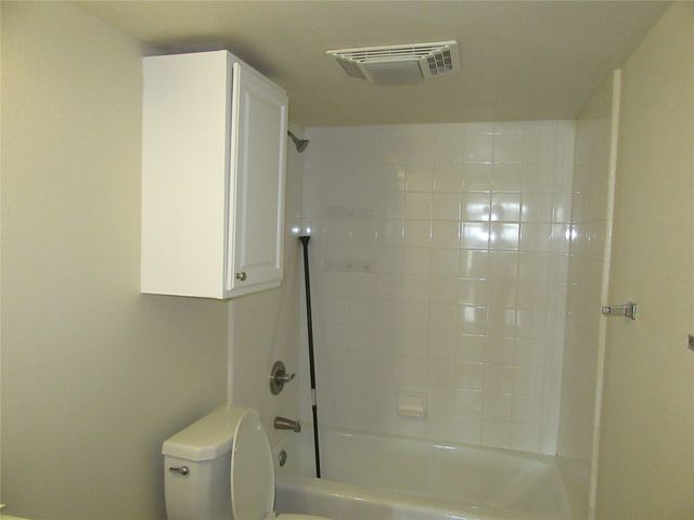 7522 Holly Hill Drive 22, Dallas, TX 75231