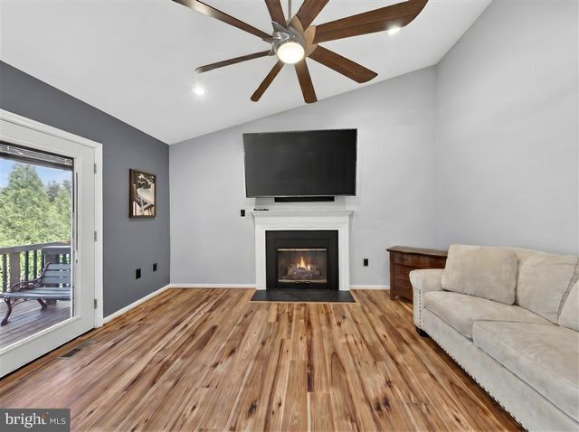 13802 MAPLEDALE AVE, Woodbridge, VA 22193