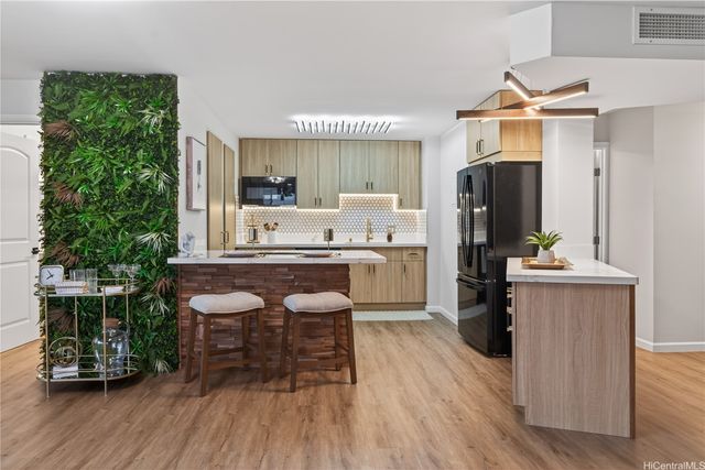 1910 Ala Moana Boulevard 27A, Honolulu, HI 96815