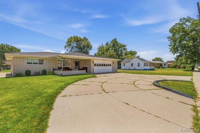19100 Masonic Boulevard, Roseville, MI 48066