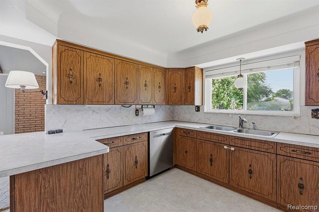 19100 Masonic Boulevard, Roseville, MI 48066