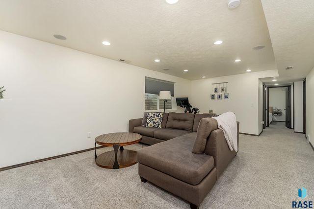 3312 E Chatham St Street, Sioux Falls, SD 57108