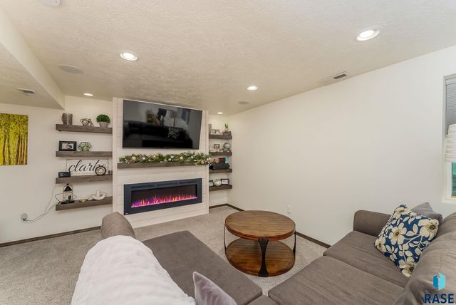 3312 E Chatham St Street, Sioux Falls, SD 57108