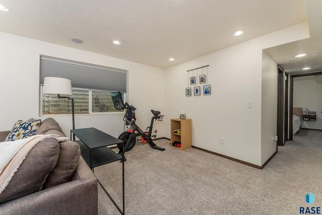 3312 E Chatham St Street, Sioux Falls, SD 57108